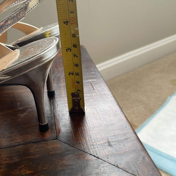 Women’s Ivanka Trump Silver Metallic Embellished Heels Size 9NWT - Picture 5 of 6